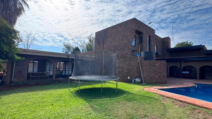 5 Bedroom Property for Sale in Royldene Northern Cape
